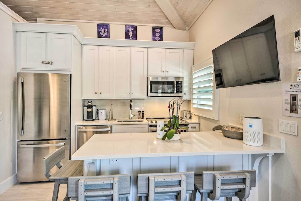 Seconds from the ocean, studio villa #2