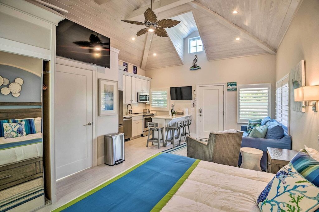 Seconds from the ocean, studio villa #2