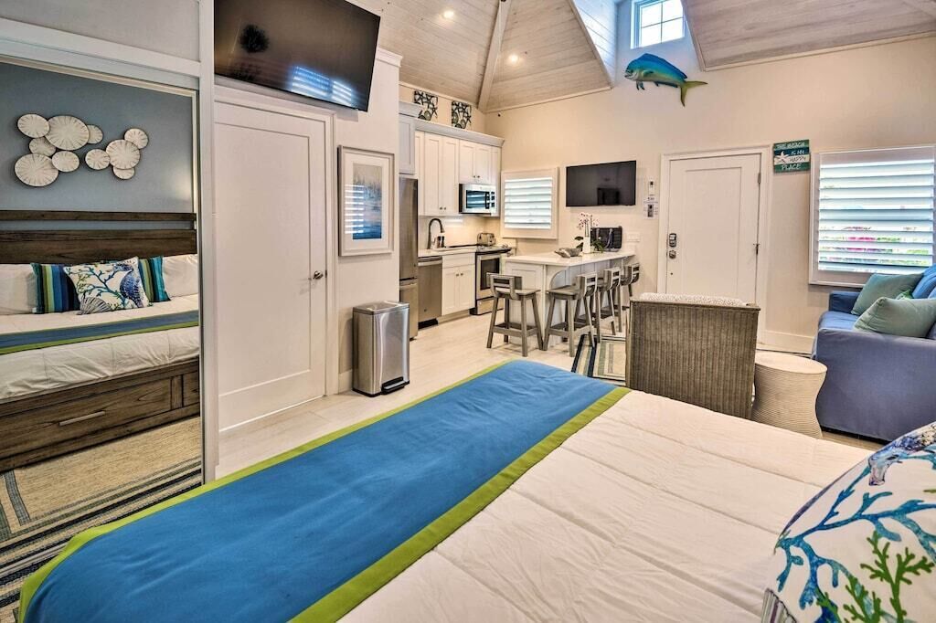 Seconds from the ocean, studio villa #5