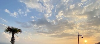 "Aqua Blue" Condo offering Snow Bird Monthly Specials make an inquiry today