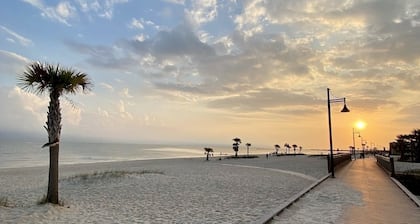 "Aqua Blue" Condo offering Snow Bird Monthly Specials make an inquiry today