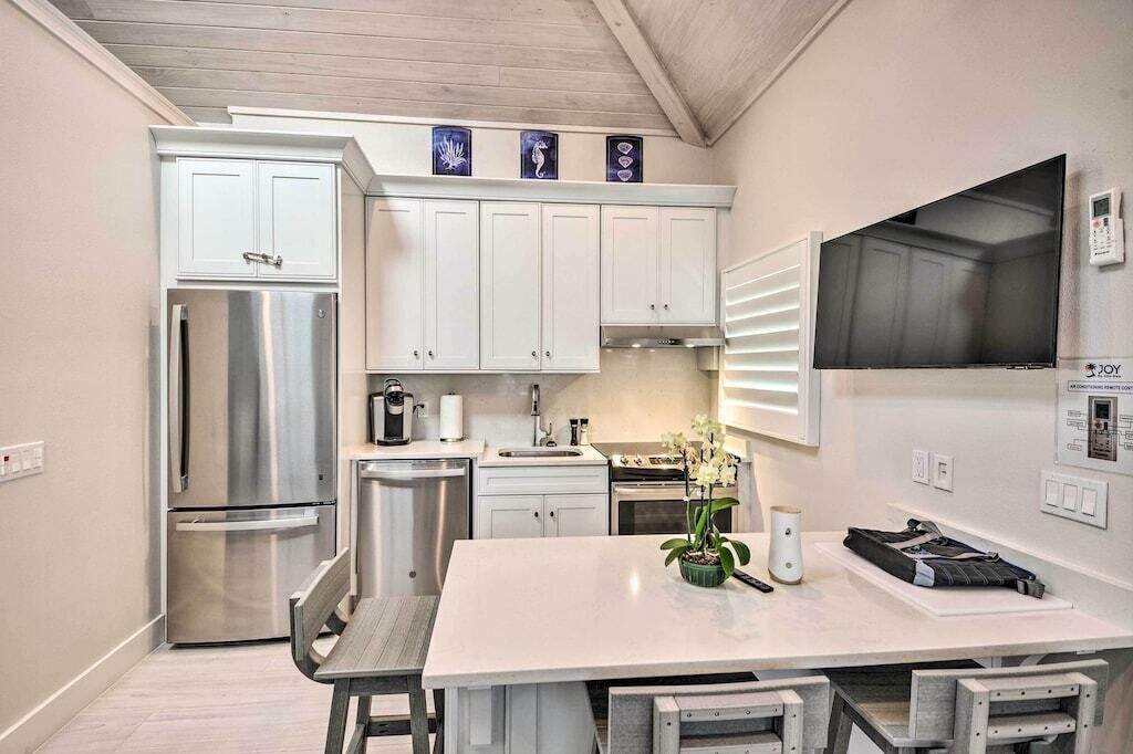 Seconds from the ocean, studio villa #3