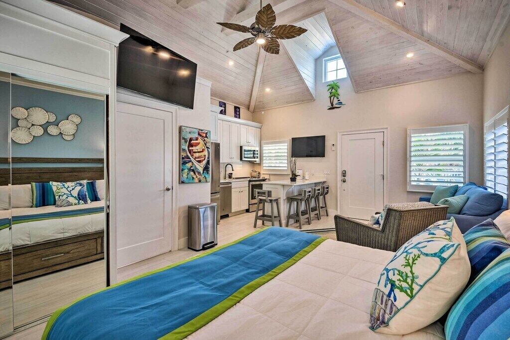 Seconds from the ocean, studio villa #6