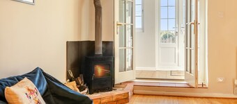 3 bedroom accommodation in Westonzoyland, near Bridgwater