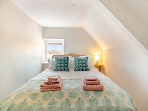 3 室のベッドルーム、WiFi (無料)、ベッドシーツ