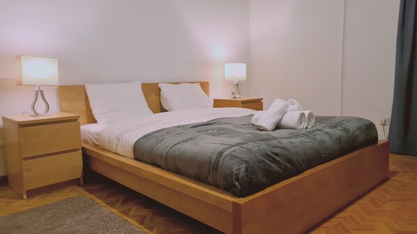 2 bedrooms, iron/ironing board, free WiFi, bed sheets