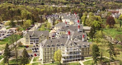 Chic Studio in Historic Village~Walk to Restaurants, Shops, and Trails!