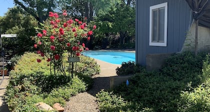 Robin's Nest -
Cozy & quiet guest house minutes from historic downtown Mariposa