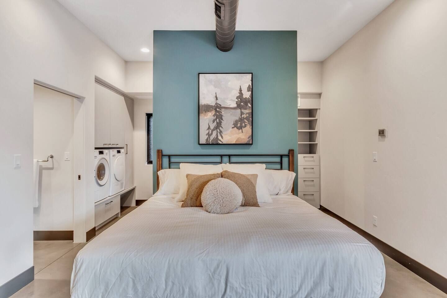 Luxurious, Modern 2 Bed Downtown Star Studio