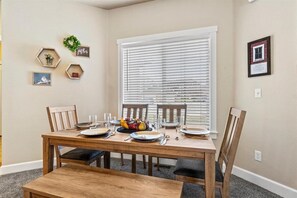 Dining - Pool~Garage Games~Pet Friendly~BBQ (Meridian)