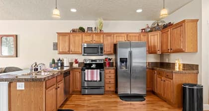 Pool~Garage Games~Pet Friendly~BBQ
