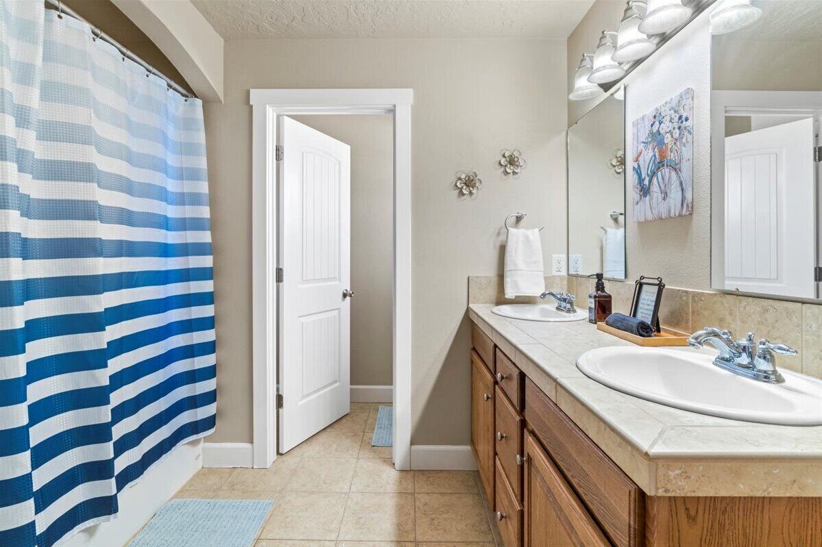 Pool~Garage Games~Pet Friendly~BBQ