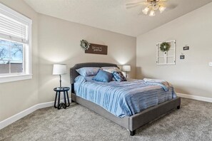 3 bedrooms, iron/ironing board, travel cot, free WiFi - Pool~Garage Games~Pet Friendly~BBQ (Meridian)