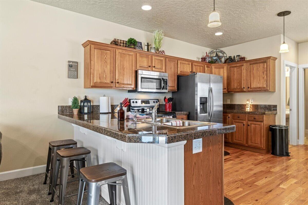 Pool~Garage Games~Pet Friendly~BBQ