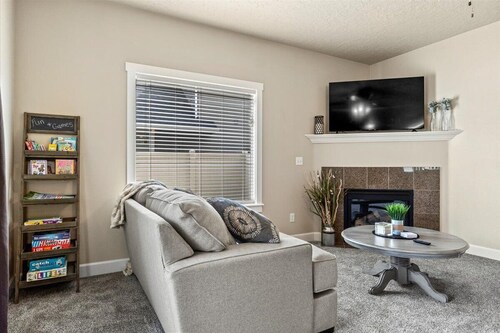 Pool~Garage Games~Pet Friendly~BBQ