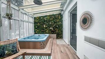 Bain à remous intérieur