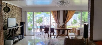 House in BF Homes Int. w/ Pool and Jacuzzi