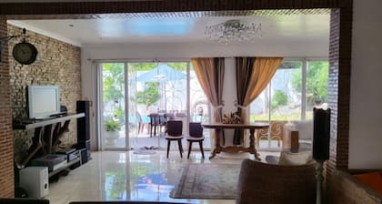 House in BF Homes Int. w/ Pool and Jacuzzi