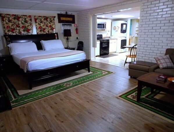 1 bedroom, in-room safe, desk, iron/ironing board