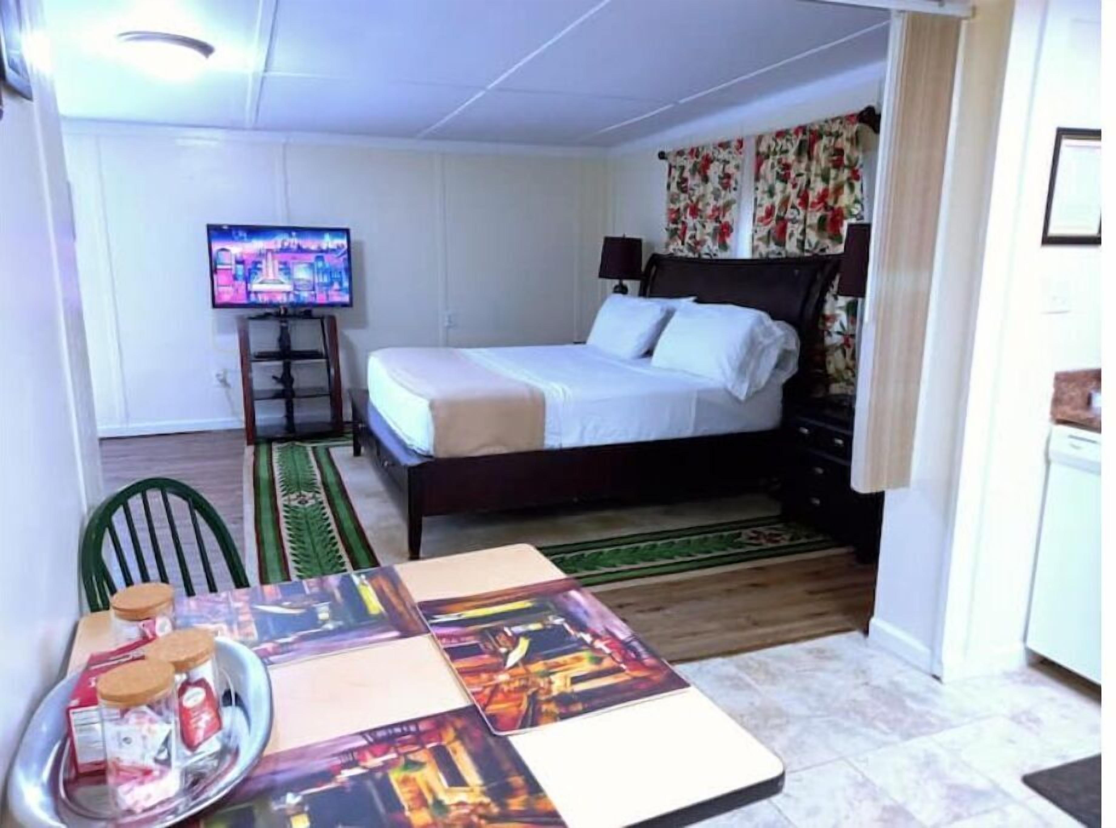 Ike's Place - Come Stay, Work, and Play!
