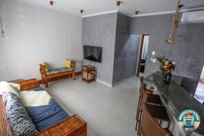 House | Free WiFi