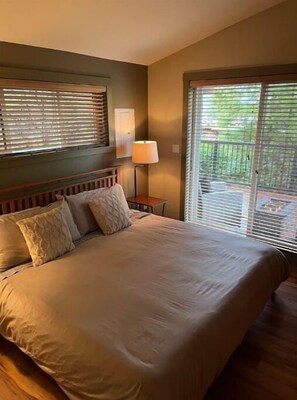 2 bedrooms, travel cot, free WiFi, bed sheets