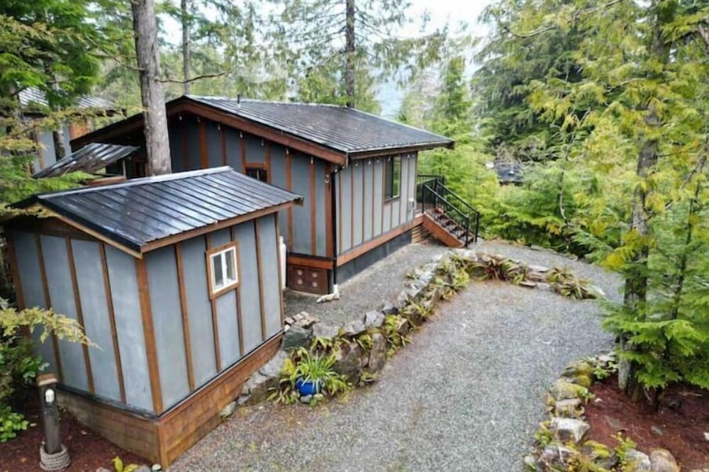 Port Place Cabin