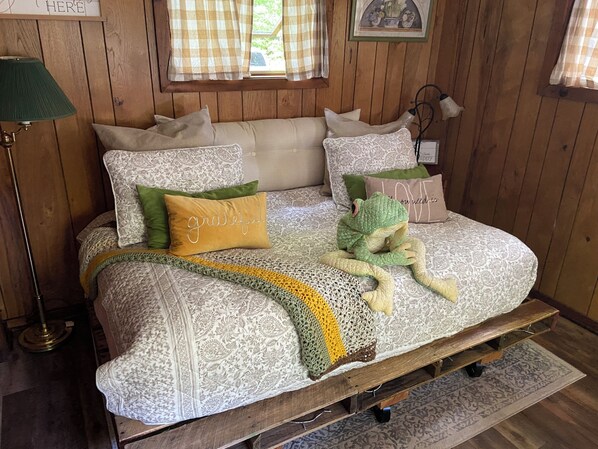 1 bedroom, iron/ironing board, bed sheets