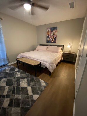 2 chambres, fer et planche à repasser, Wi-Fi gratuit, draps fournis