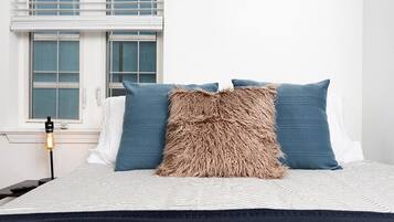 3 bedrooms, desk, iron/ironing board, free WiFi