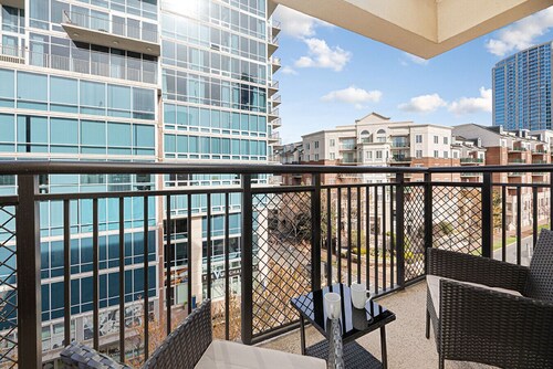 Brand New Luxe Apt | 2Mins to Stadium, Free Parking & WiFi, City Views
