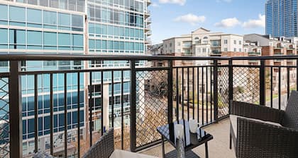 Brand New Luxe Apt | 2Mins to Stadium, Free Parking & WiFi, City Views