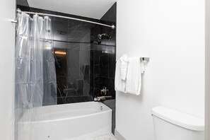 Hair dryer, towels - Brand New Luxe Apt | 2Mins to Stadium, Free Parking & WiFi, City Views (Charlotte)
