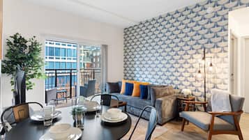 Smart-TV, Bücher, Computerbildschirme