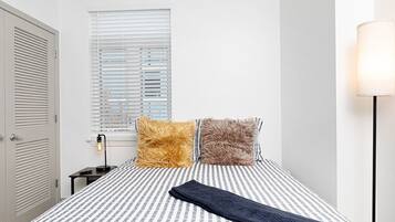 3 bedrooms, desk, iron/ironing board, free WiFi