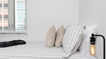 3 bedrooms, desk, iron/ironing board, free WiFi