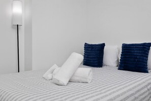 4 habitaciones, escritorio, tabla de planchar con plancha y wifi gratis 