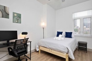 4 عدّة غرف نوم ومكتب ومكواة/لوح كي وواي فاي مجانًا