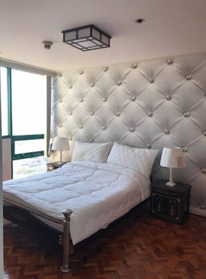 1 bedroom, iron/ironing board, WiFi, bed sheets - Robinson Place 68 sq.m Entire One Condo Unit i (Manila)