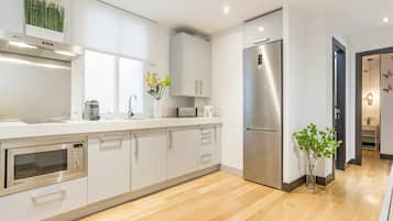 Refrigerador, microondas, horno y lavavajillas