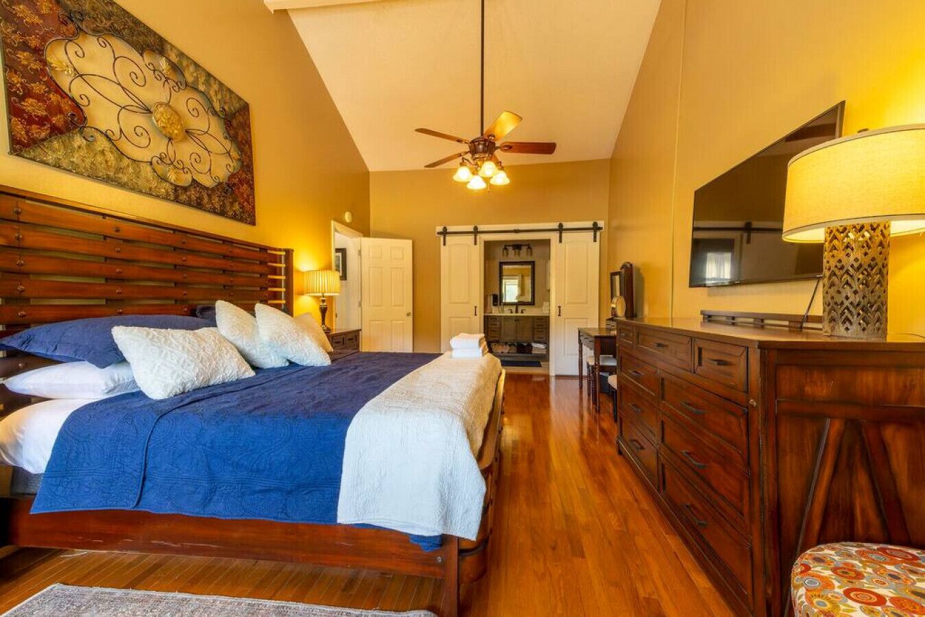 2 室のベッドルーム、アイロン / アイロン台、WiFi、ベッドシーツ