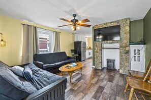 TV - AV    Bungalows   #6 (Arcadia)