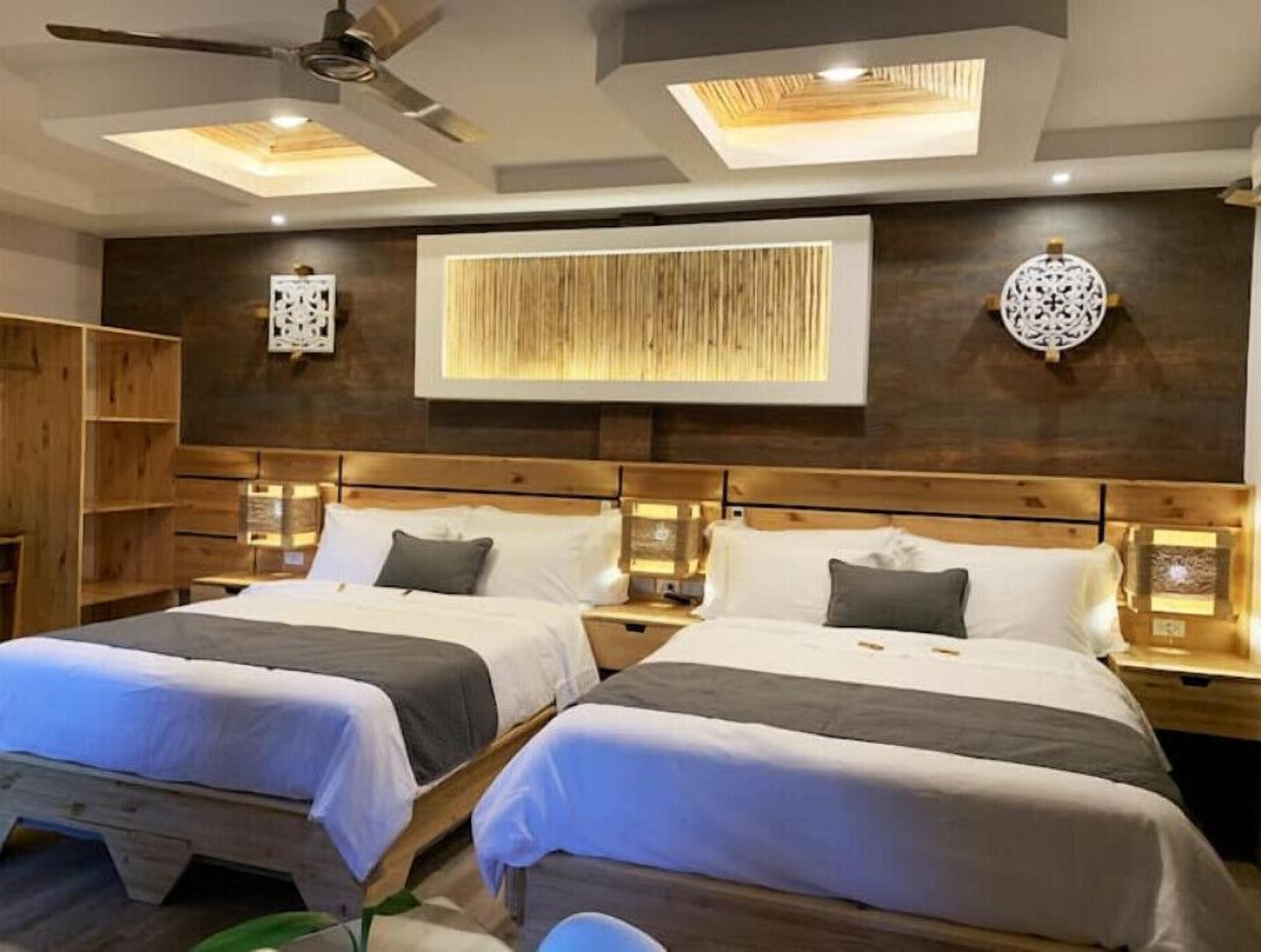 1 chambre, coffres-forts dans les chambres, fer et planche à repasser