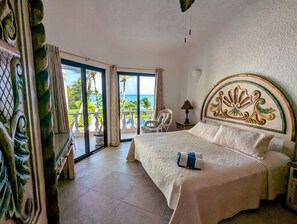 2 bedrooms, in-room safe, desk, iron/ironing board