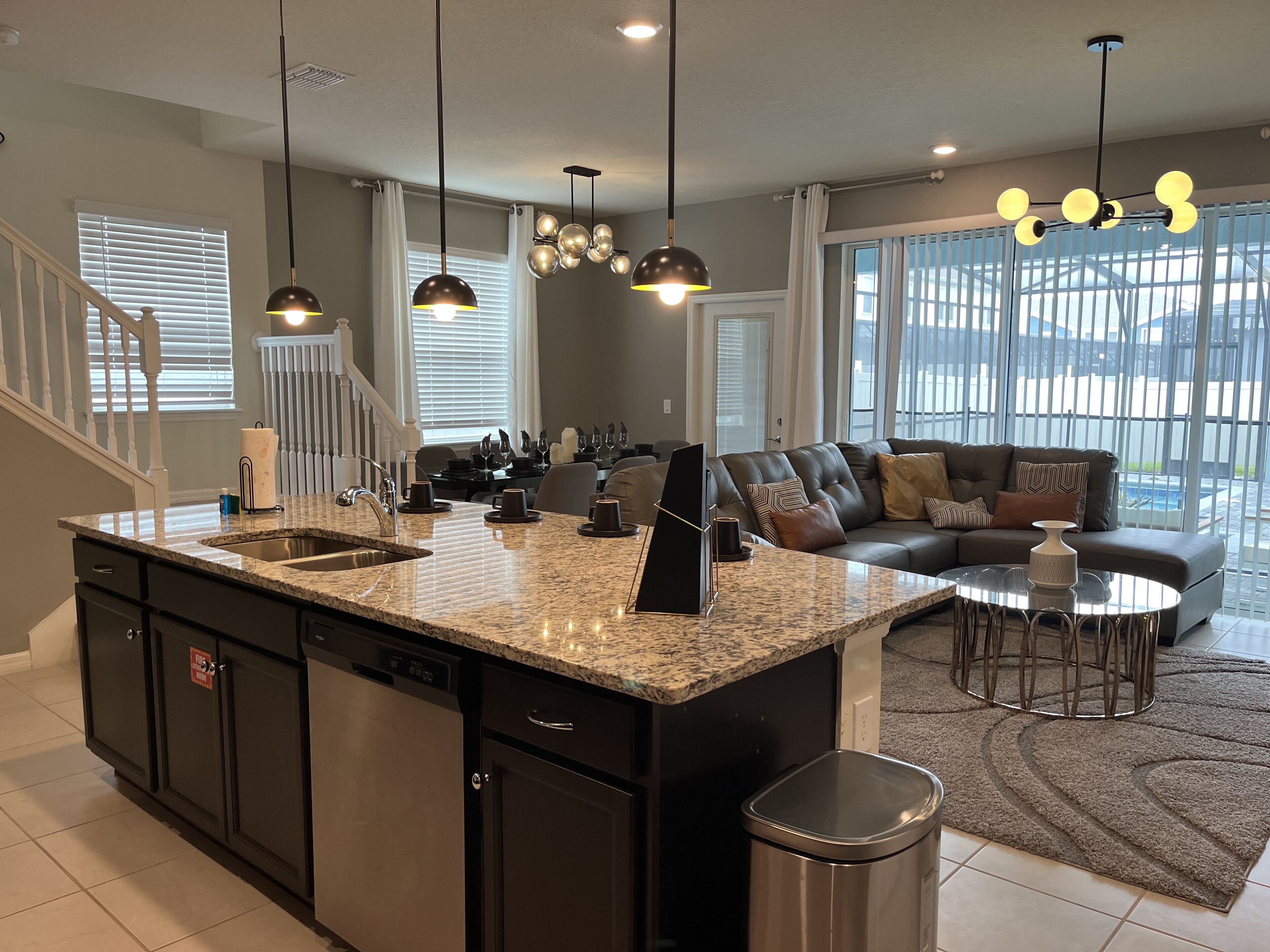 المنشأة من الداخل