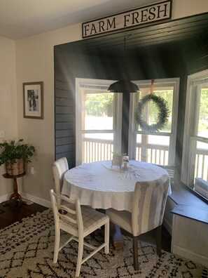 Dining - EAA HOUSE - across from Eaa seaplane base (Oshkosh)