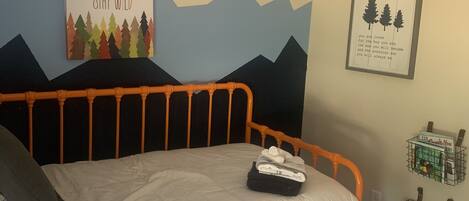 4 bedrooms, WiFi, bed sheets