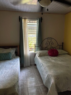 3 chambres, fer et planche à repasser, Wi-Fi gratuit, draps fournis