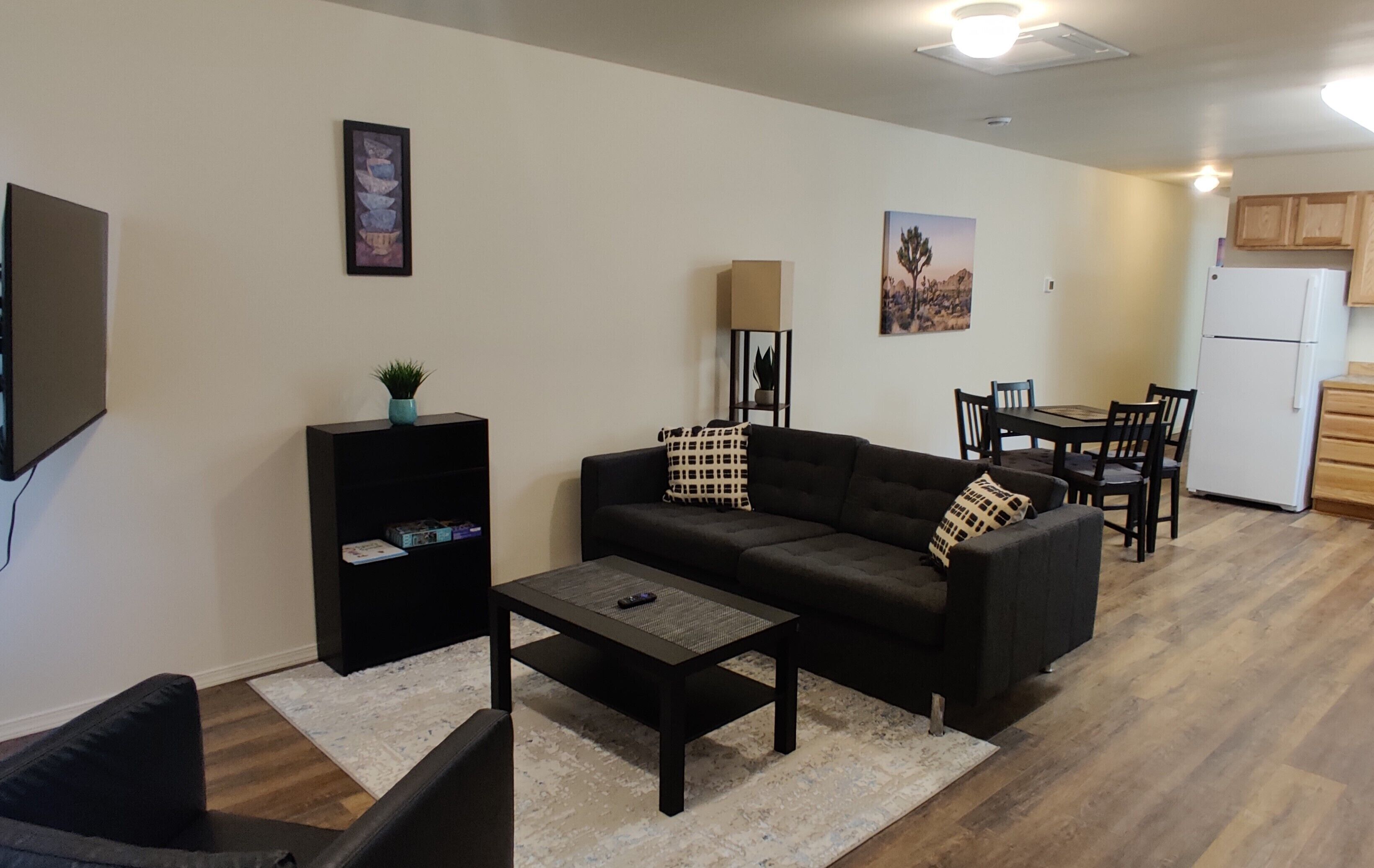 2BR Fully Furnished duplex in a quiet neighborhood. Unit 1006