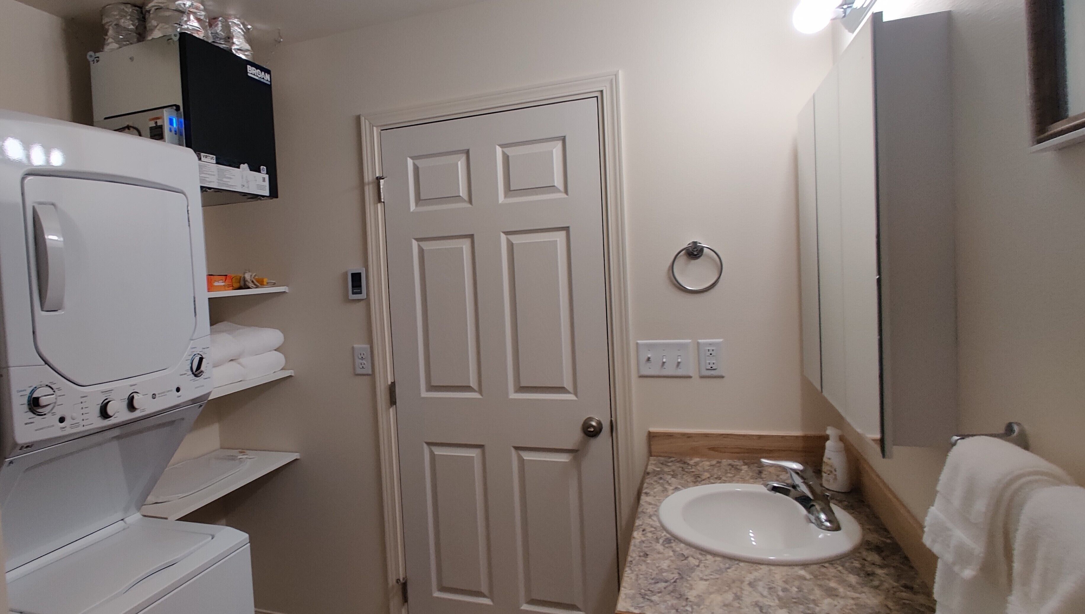 2BR Fully Furnished duplex in a quiet neighborhood. Unit 1006